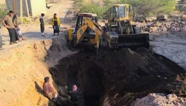 سكان مديرية الروضة بمحافظة شبوة المحتلة يحذرون من كارثة صحية وبيئية جراء استمرار التسرب النفطي