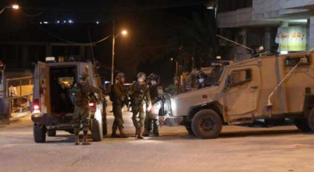 حملة اعتقالات ودهم في اقتحام إسرائيلي لعدة مدن بالضفة