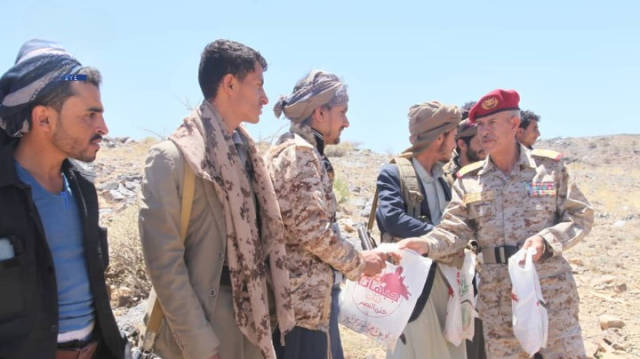 زيارة عيدية للمرابطين بجبهتي مسورة والسلمين في محافظة البيضاء