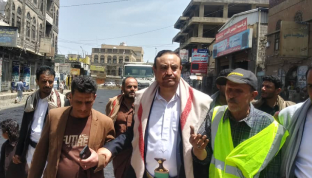 عباد يدشن العمل بمشروع صيانة وترميم شارع الزهراوي في السبعين