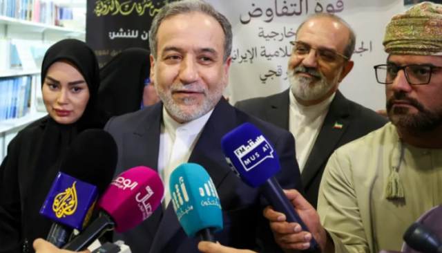 وزير الخارجية الإيراني يؤكد أن تصريحات الأمريكان المتناقضة تخلق حالة من عدم الثقة