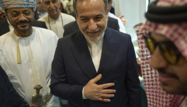 وزير الخارجية الإيراني: هناك تقدم جدي في محادثات النووي مع واشنطن