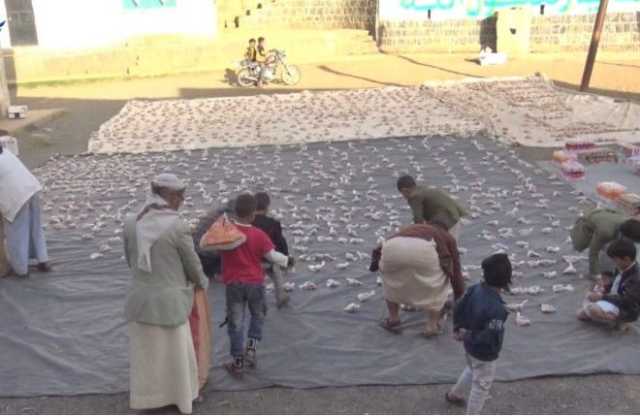 أبناء مناخة وأسرة المروني يسيرون قافلتان للمرابطين بالجبهات