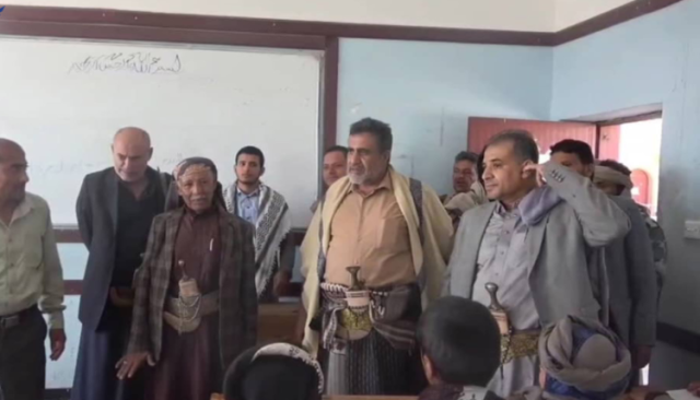 محافظ البيضاء يتفقد أنشطة الدورات الصيفية في مدينة رداع والعرش