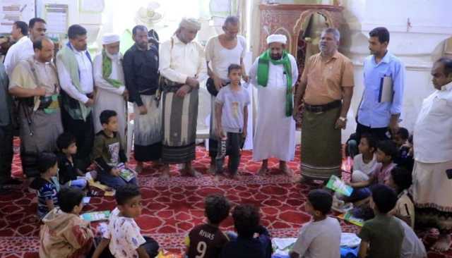 المحافظ عطيفي يتفقد الدورات الصيفية والاحتياجات الخدمية في مديرية بيت الفقيه بالحديدة