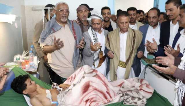 وزير الشؤون الاجتماعية يتفقد جرحى العدوان الأمريكي على سوق “فروة” الشعبي بأمانة العاصمة