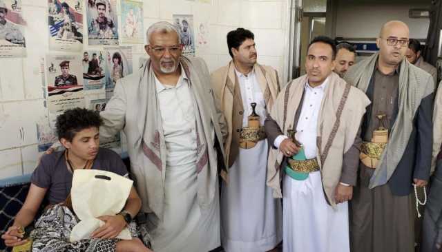 وزير الشؤون الاجتماعية يتفقد جرحى القوات المسلحة في مستشفى السبعين