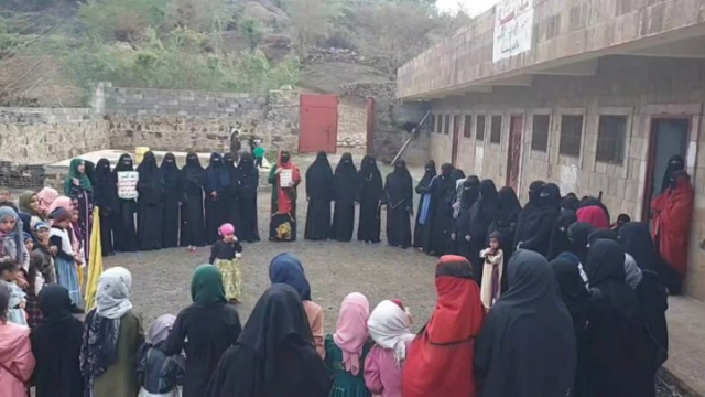 وقفة لطالبات الدورات الصيفية في الحيمة الداخلية تضامنا مع غزة وإحياء لذكرى الصرخة
