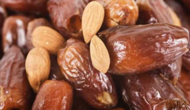 7 فوائد صحية لتناول 3 تمرات و5 حبات لوز كل صباح