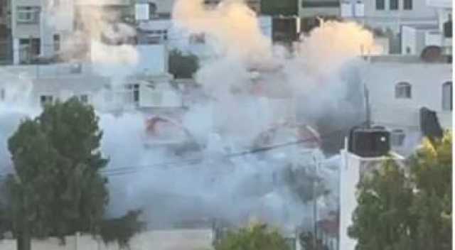 العدو الصهيوني يفجر منزلا في مخيم جنين
