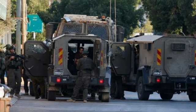 الاحتلال يشن حملة دهم واعتقالات و تفجير المنازل في الضفة