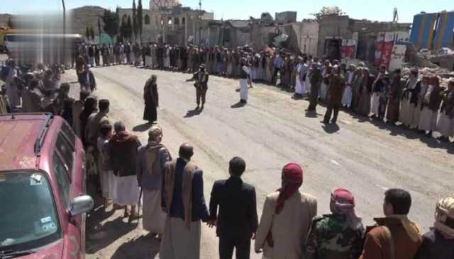 بني مطر تشهد وقفة احتجاجية تنديدًا بجريمة استهداف العدوان الأمريكي مصنع السواري