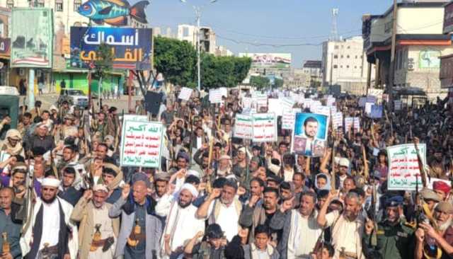 خروج جماهيري كبير في البيضاء نصرةً لغزة واحتفالاً بهزيمة العدو الأمريكي