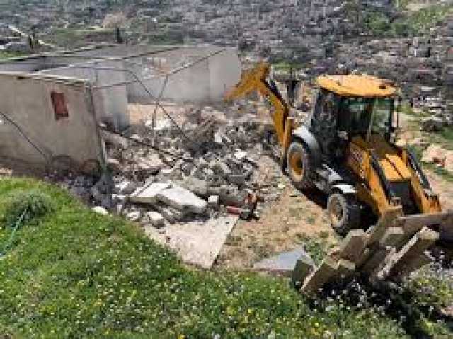 العدو الصهيوني يهدم منشأة زراعية جنوبي بيت لحم