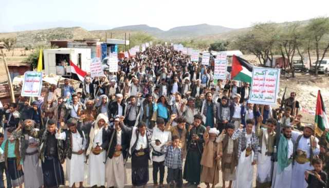 أبناء تعز يحتشدون في 38 ساحة نصرة لغزة ومباركة بهزيمة العدو الأمريكي