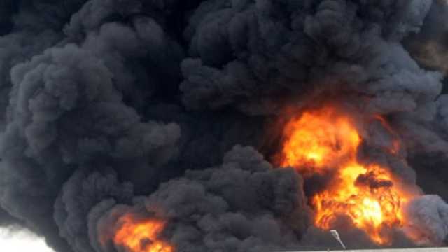 بين النيران والرياح .. يوم طويل من الرعب في ميناء ’’الشارقة’’ وهذا ما يحدث الآن