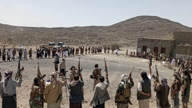 قبائل آل عوذلة بمديريتي مكيراس في البيضاء ولودر بأبين تعلن النكف انتصارًا لغزة وردًا على العدوان الصهيوأمريكي