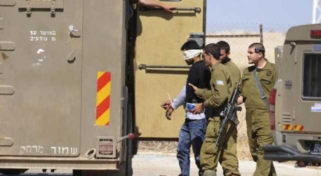 بينهم طفل.. قوات العدو الصهيوني تعتقل 4 فلسطينيين من محافظة الخليل