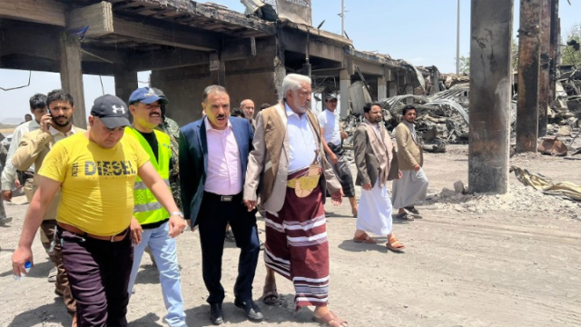 وزيرا الخارجية والنقل وأمين رئاسة الجمهورية يطلعون على سير أعمال الترميم في مطار صنعاء
