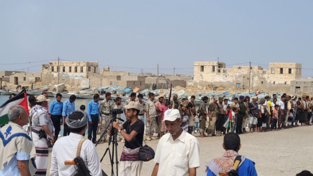 مؤكدين البراءة من الخونة والعملاء.. أبناء جزيرة كمران يُعلنون النفير العام لمواجهة العدوان