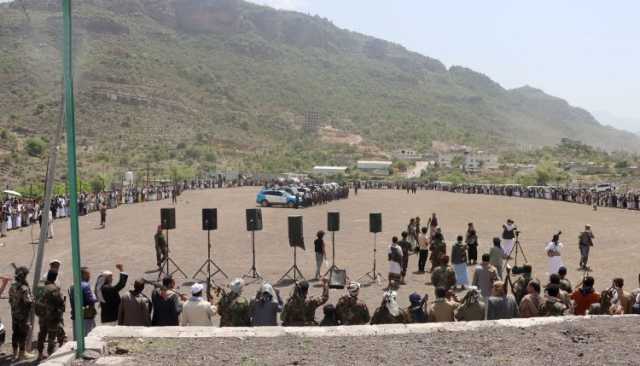 أبناء مديرية العدين بإب يعلنون النفير العام نصرةً لغزة والبراءة من الخونة والعملاء