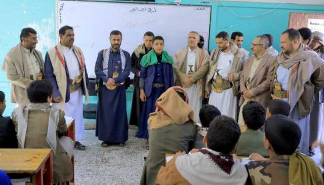 وزير الشباب ومحافظ ذمار يتفقدان أنشطة الدورات الصيفية