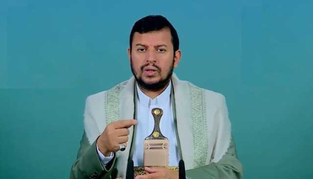 السيد القائد عبدالملك: العدو الإسرائيلي ركز على استهداف النازحين بالقنابل الأمريكية الحارقة إلى خيامهم
