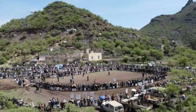 ذمار .. وقفة قبلية في عتمة إعلانا للنكف والنفير لمواجهة العدوان