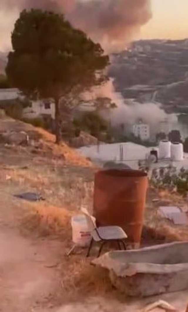 شاهد / اللحظات الأولى لسقوط صاروخ يمني لمستوطنات العدو في الخليل (فيديو)