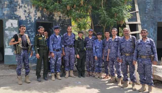 قيادات أمنية بحجة تنفذ زيارات عيدية للمرابطين في المديريات والنقاط بالمحافظة