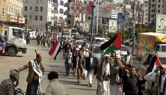 إب.. مسيرات ومناورات مهيبة في الظهار والقفر نصرةً لغزة وتفويضاً للقيادة الثورية