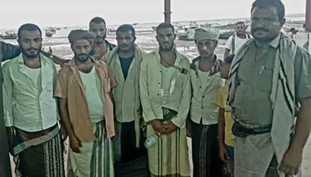 عودة ستة صيادين إلى الصليف بعد اختطاف وتعذيب في سجون العدو السعودي