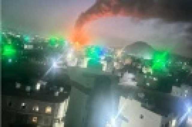 بالصورة.. غارات إسرائيلية تفشل في إطفاء الزين الضوئية النبوية بالعاصمة صنعاء (مكان الاستهداف)