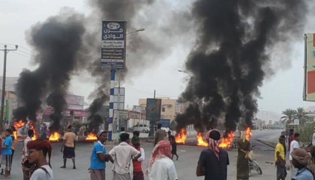 مصابين بمصادمات بين محتجين وعناصر مسلحة في تريم