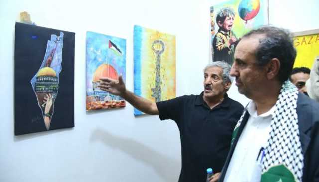 افتتاح معرض تشكيلي في صنعاء يجسد صمود غزة ويكشف جرائم الاحتلال
