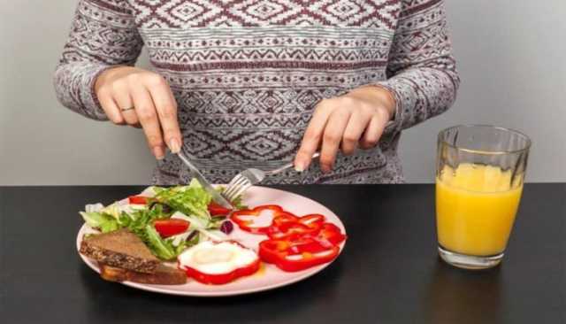 تَعَرَّفْ على عادات غذائية تدمر نسيج العظام وطرق علاجه