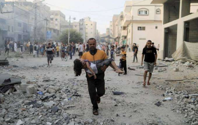 غزة تحت نيران الاحتلال: 28 شهيدًا و393 خرقًا لاتفاق وقف إطلاق النار في 24 ساعة