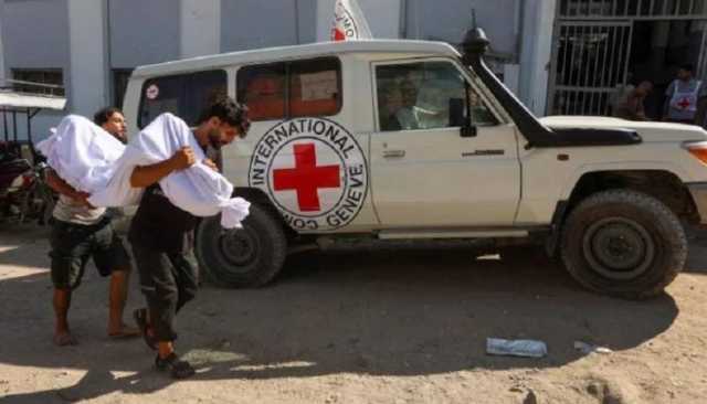 حكومة غزة تحذر: تعليق عمل الصليب الأحمر يخدم العدو الصهيوني ويهدد حياة المدنيين