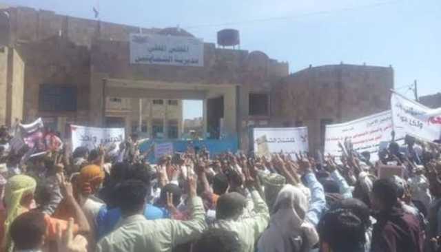 احتجاجات غاضبة في تعز رفضاً للتقاعس مع القتلة