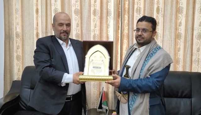 الجهاد الإسلامي تمنح وكالة سبأ درع “طوفان الأقصى” لدورها في دعم القضية الفلسطينية