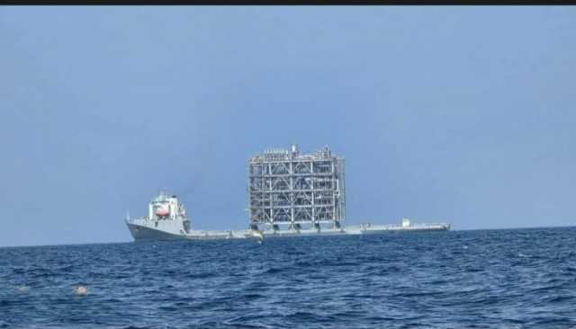 مرتزقة العدوان يواصلون نهب ثروات اليمن النفطية والغازية في البحر