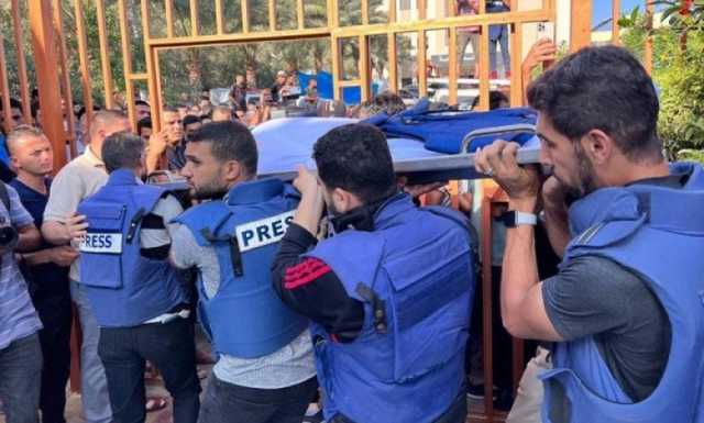 الصحفيين اليمنيين تنعي صحفيا فلسطينيا استشهد و١١ من أفراد أسرته جنوبي غزة