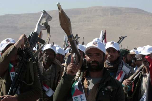 صحيفة: سفينة تجسس إيرانية تساعد الحوثيين في توجيه هجمات على سفن البحر الأحمر