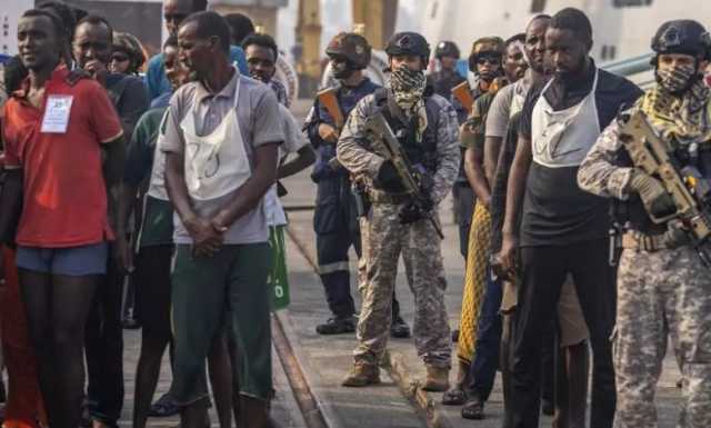 الهند تحتجز 35 قرصاناً بعد عملية في البحر الأحمر