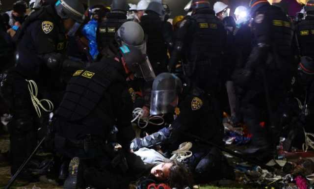 أمريكا.. الشرطة تداهم جامعة كاليفورنيا وتفض مخيم الطلاب الداعمين وتعتقل المئات منهم