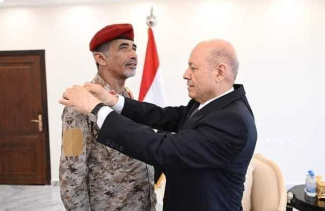 تعيين وزير الدفاع اليمني السابق مستشاراً لرئيس مجلس القيادة للدفاع والأمن
