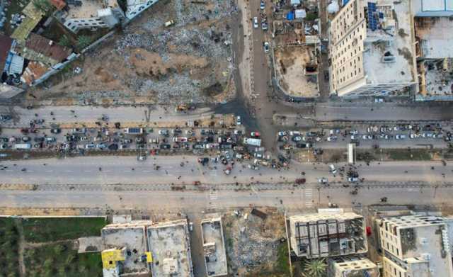 حقائق- كيف يجري فحص الفلسطينيين العائدين لشمال غزة بحثا عن أسلحة