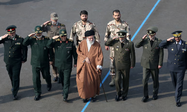 تحوّل مفاجئ ومشؤوم.. المتشددون الشرسون يستولون على السلطة في إيران