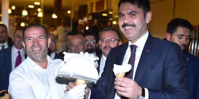 عمر كروم يظهر مع متهم في مقتل 35 شخصًا!