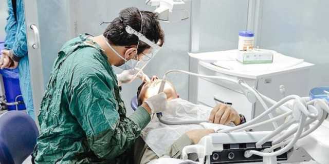 تركيا.. عامل نظافة يخلع أسنان مريض بصفته طبيبا!